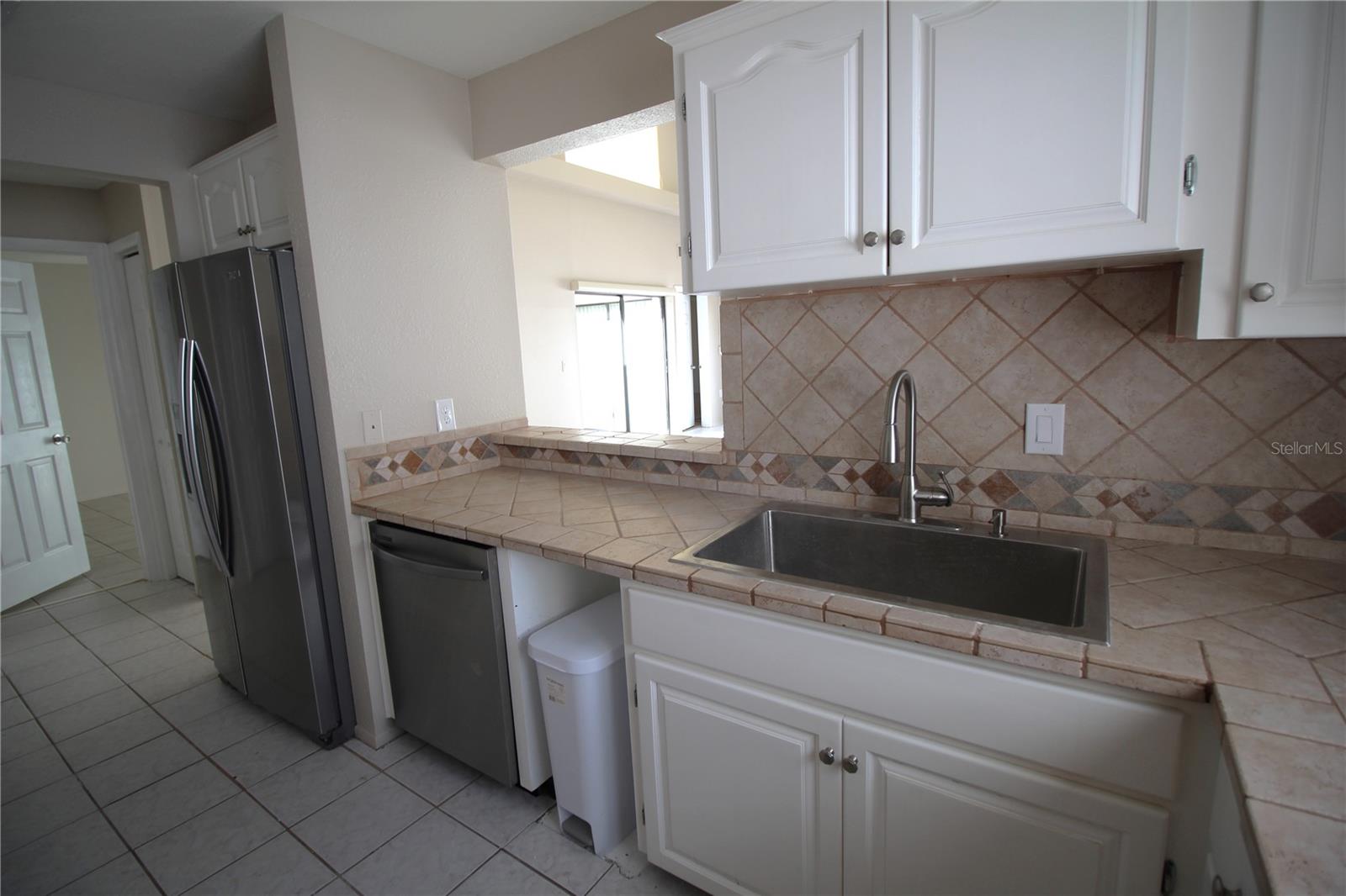 390 S WOODLANDS DR — photo 18