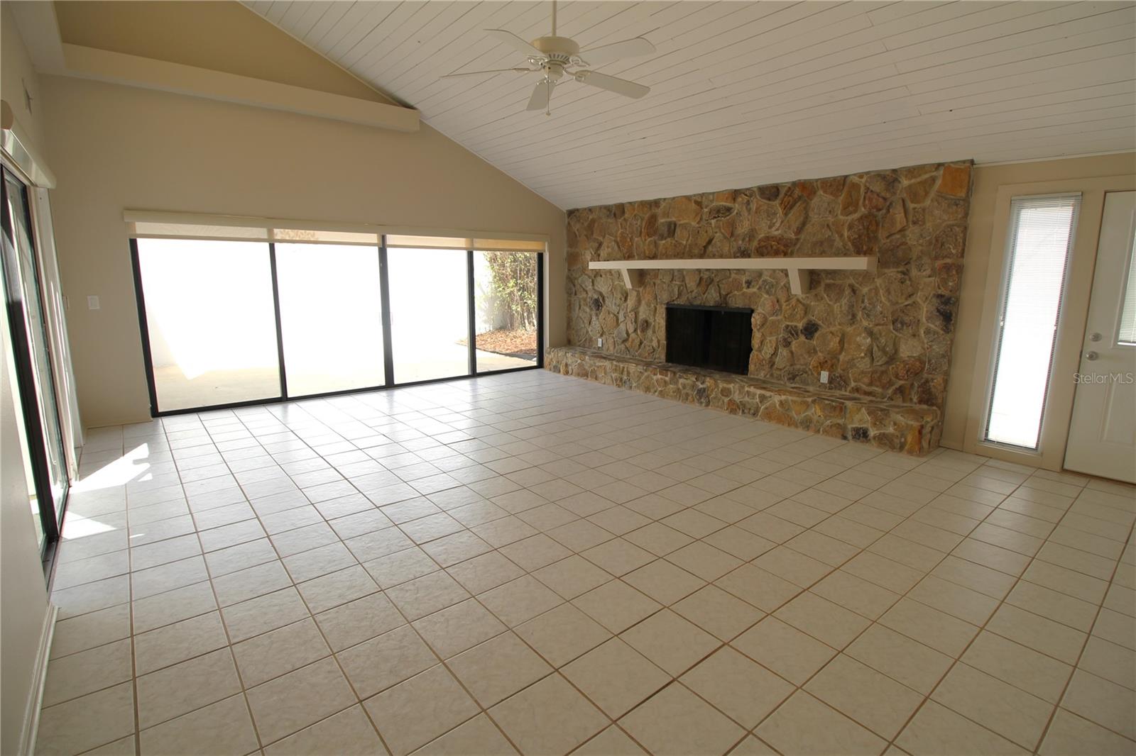 390 S WOODLANDS DR — photo 10