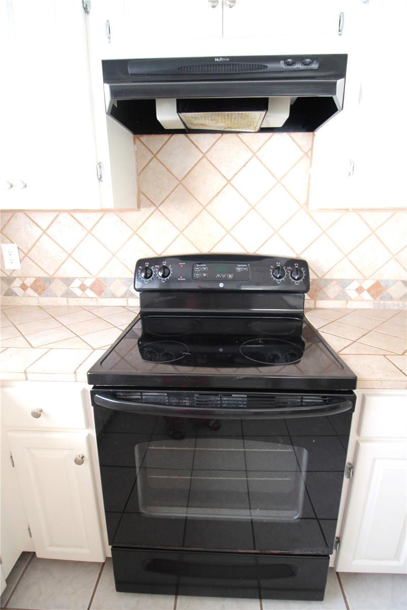 390 S WOODLANDS DR — photo 23