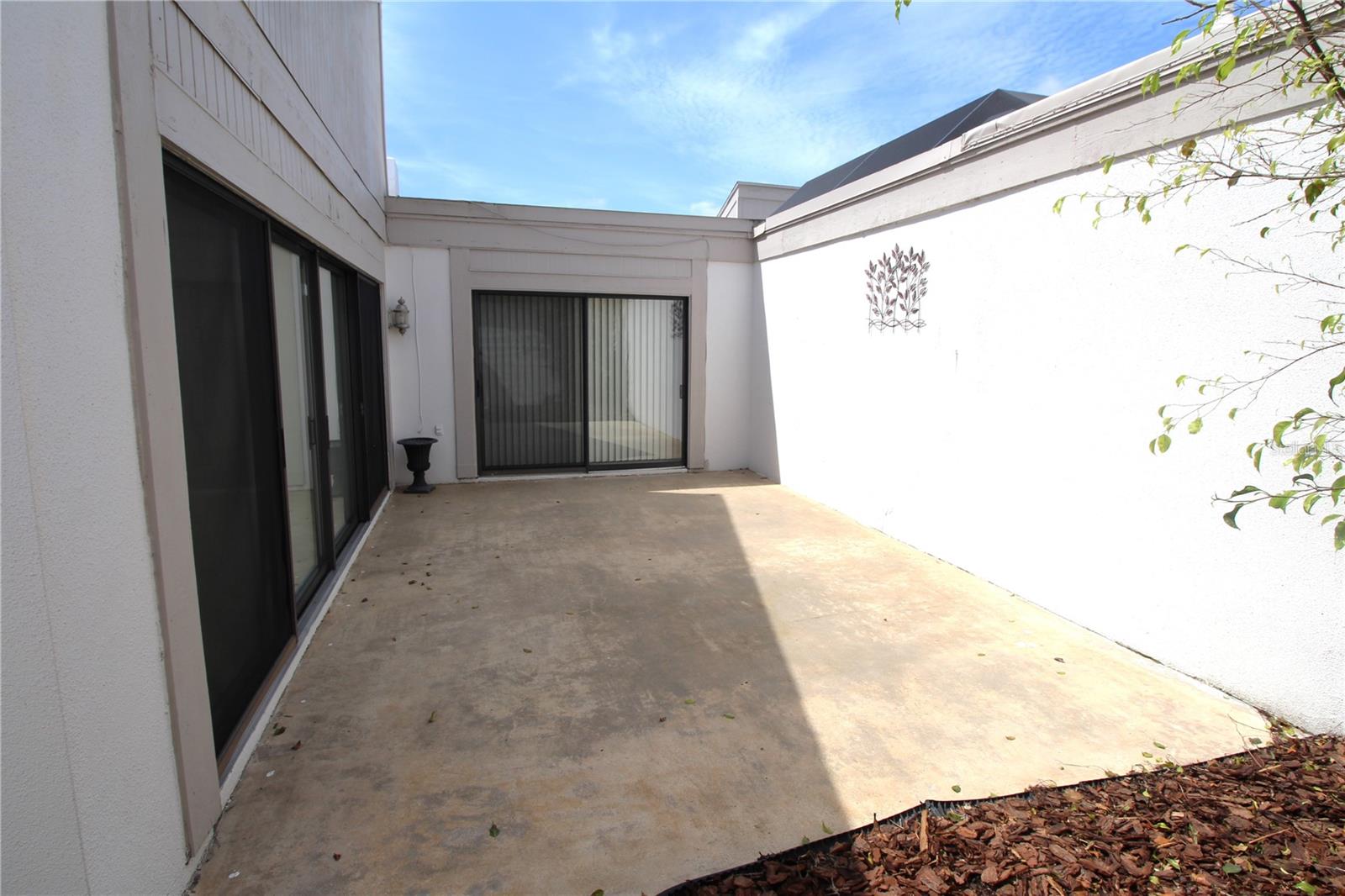 390 S WOODLANDS DR — photo 5