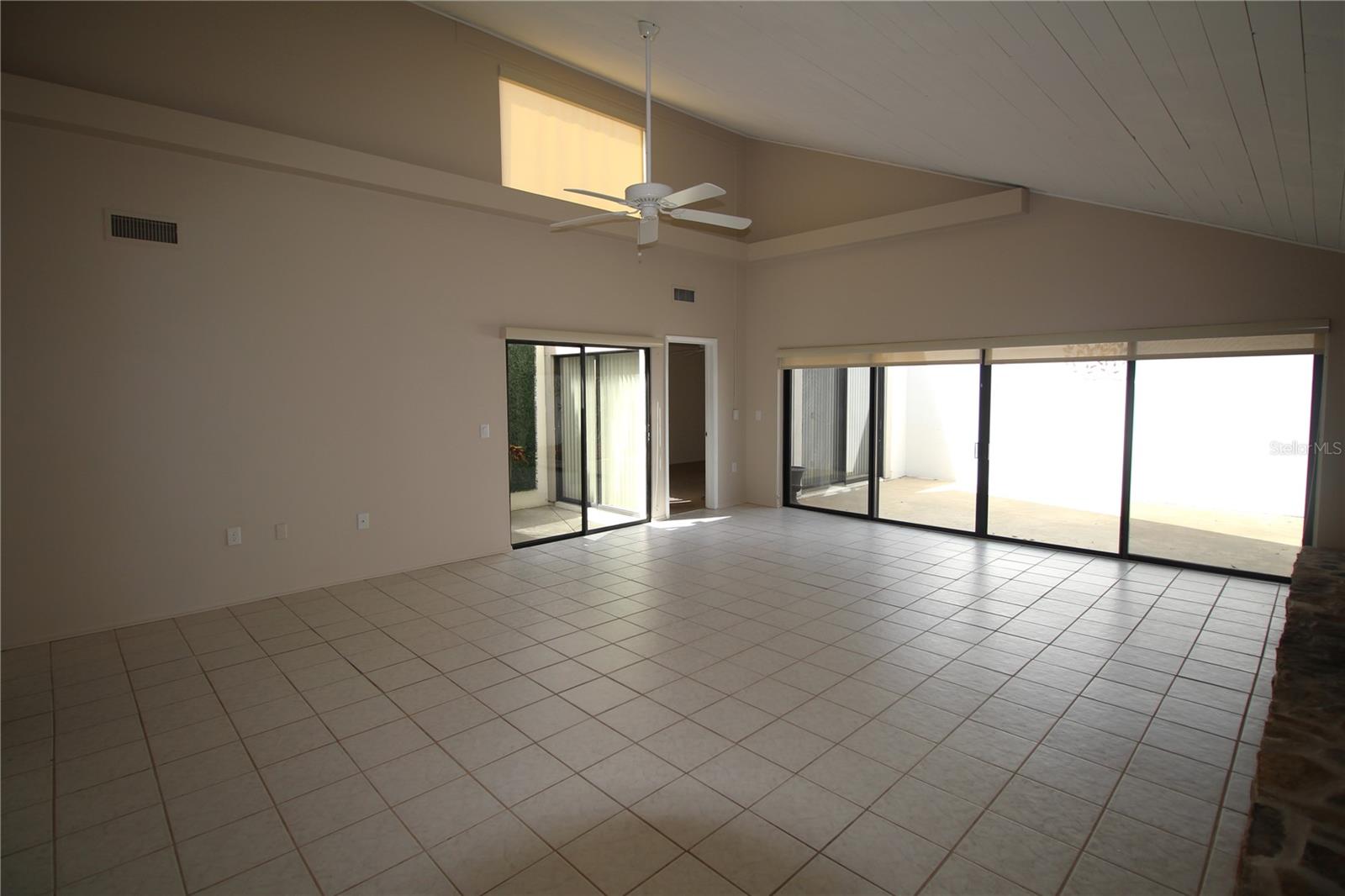 390 S WOODLANDS DR — photo 7