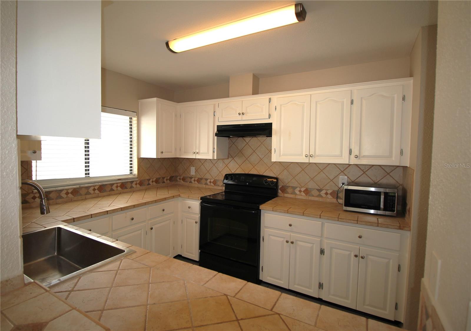 390 S WOODLANDS DR — photo 15