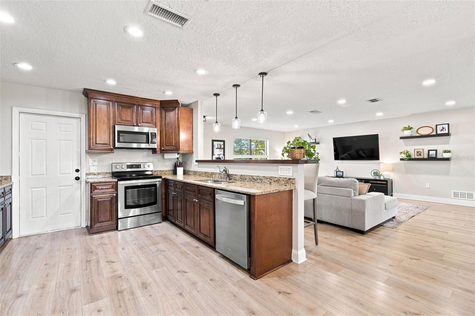 9639 ALVERNON DR — photo 12