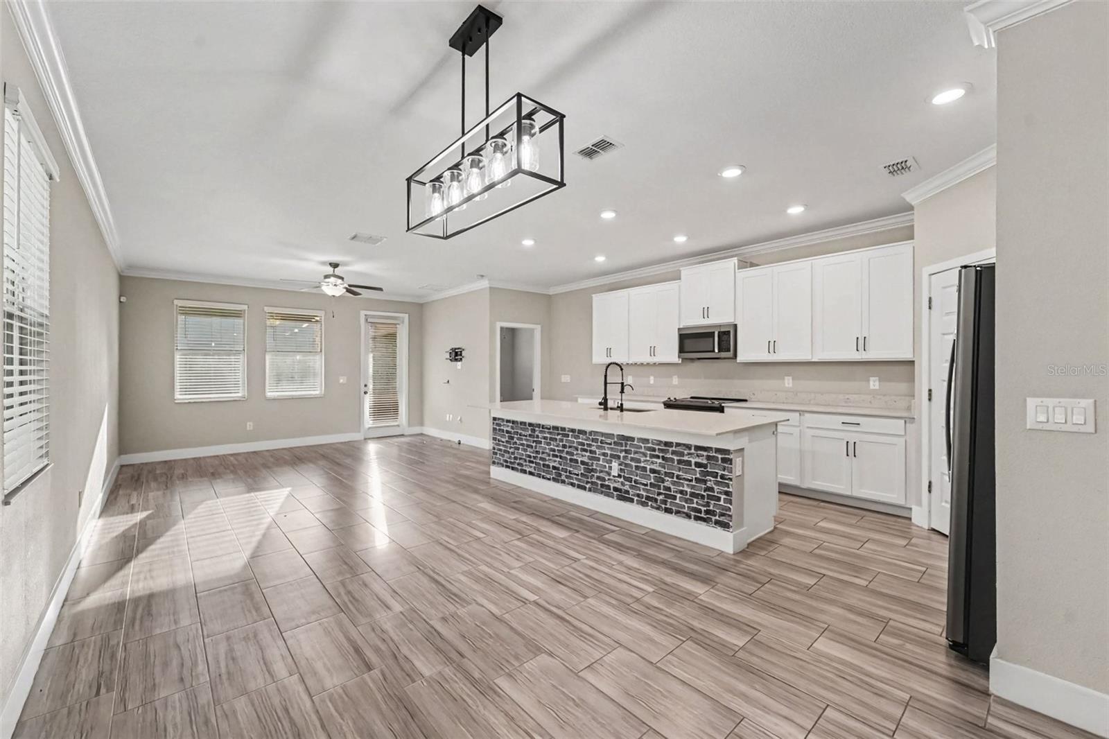 9604 LITTLE BLUESTEM DR — photo 8