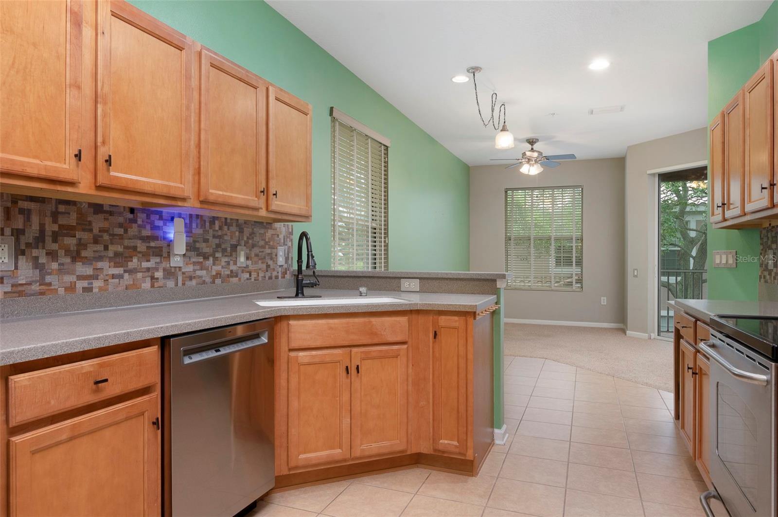899 LANTERN WAY #201 — photo 9