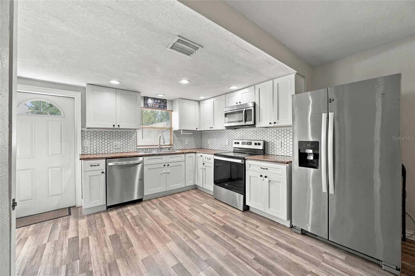 1109 N GORDON ST — photo 8