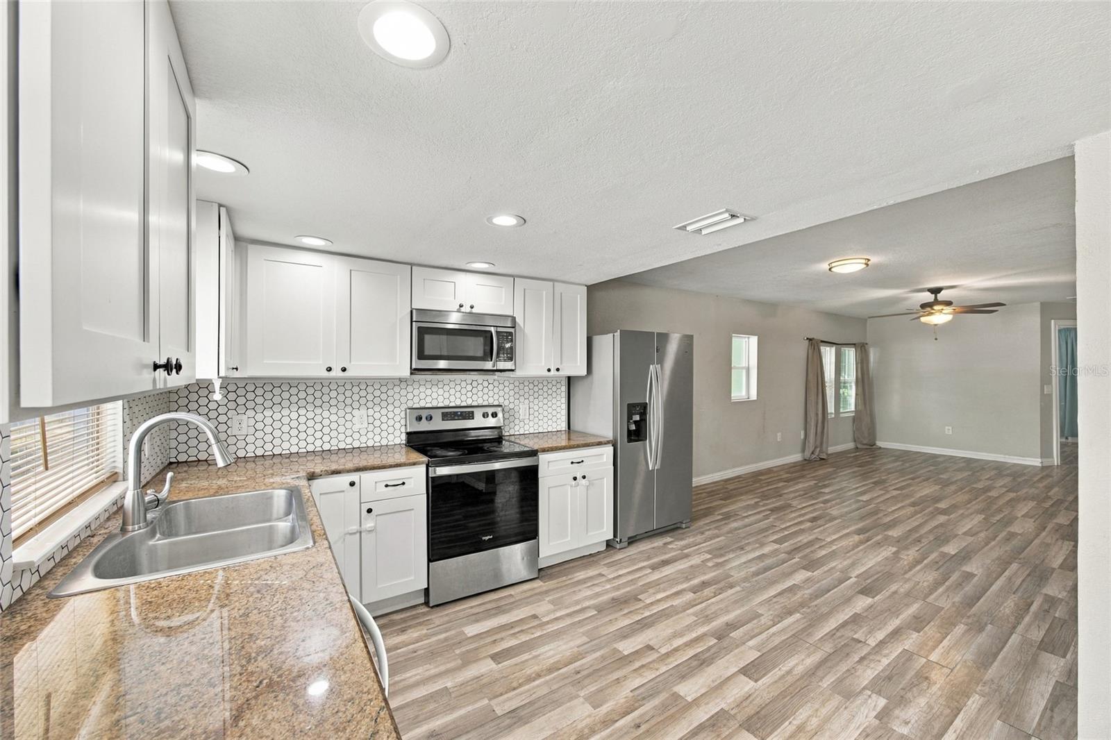 1109 N GORDON ST — photo 11