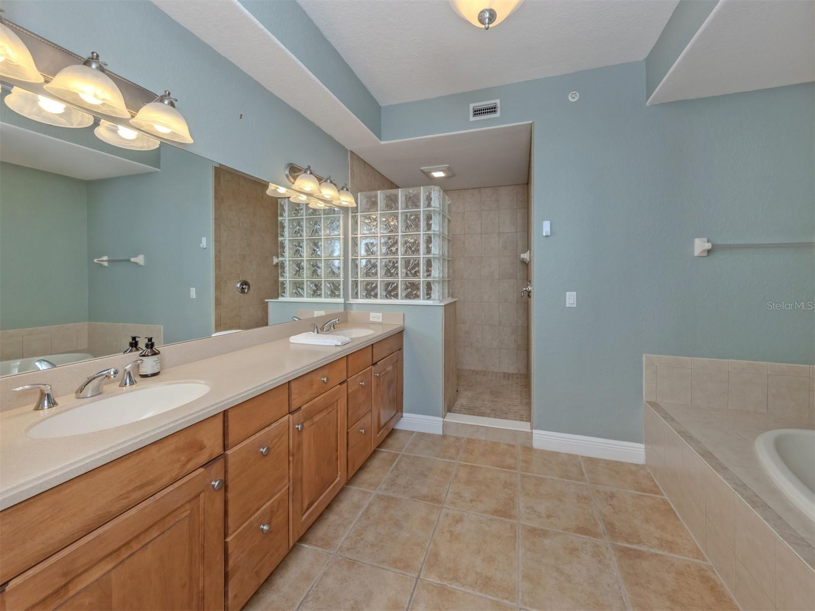 167 TAMPA AVE E #813 — photo 25
