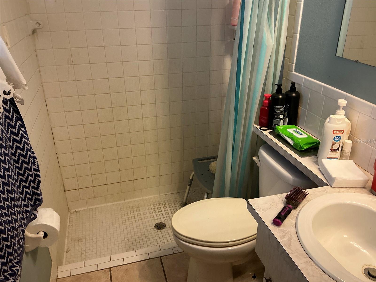 3900 EDGEMONT DR — photo 8