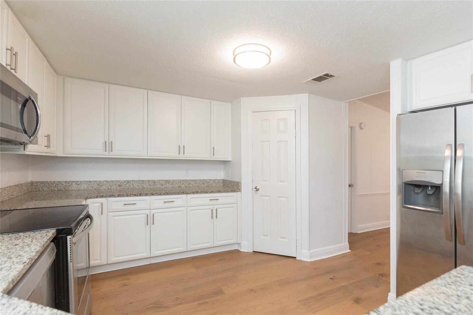 2250 NICHOLS RD — photo 16