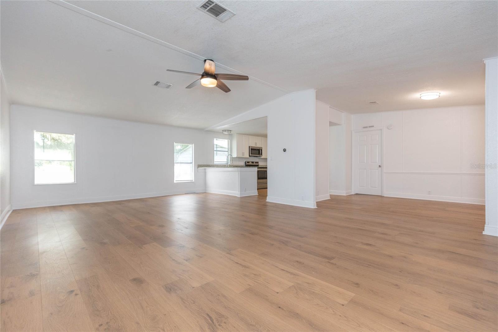 2250 NICHOLS RD — photo 3