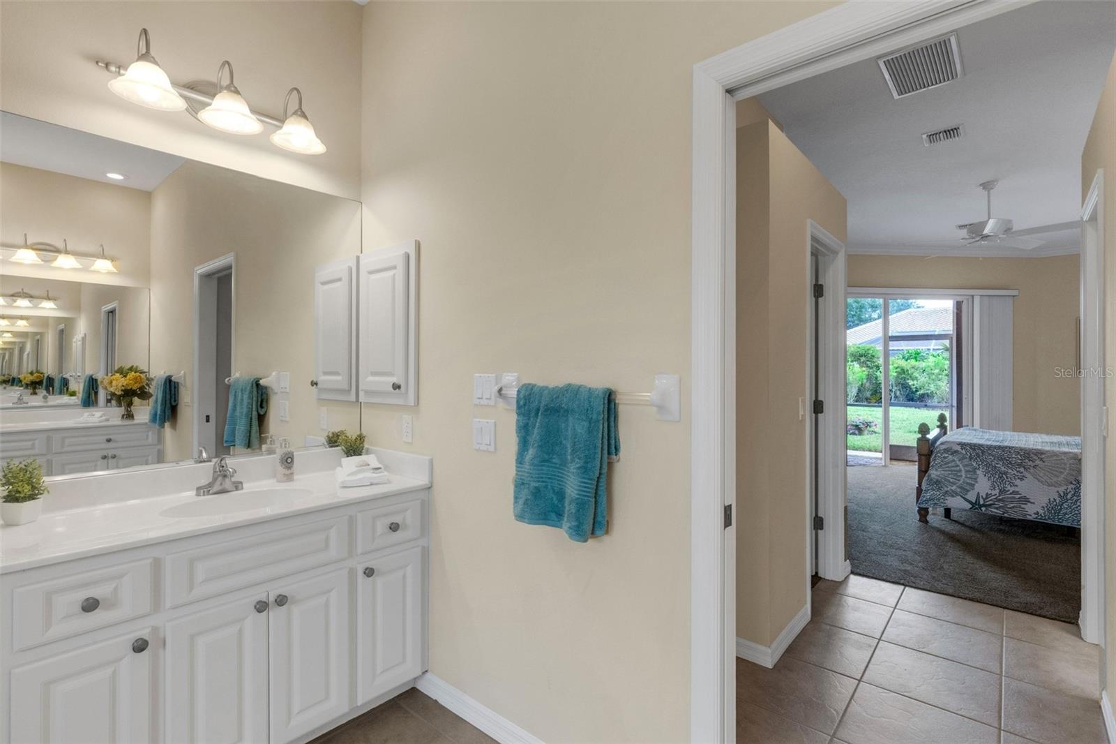 716 SILK OAK DR — photo 37