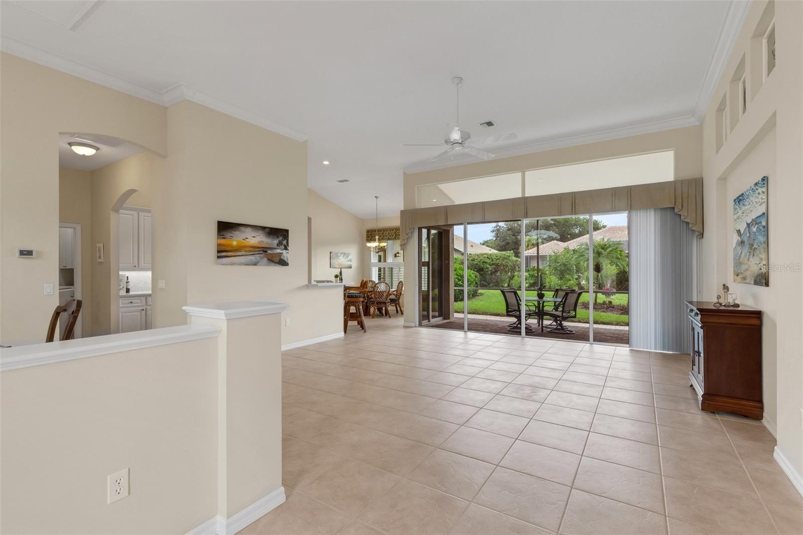 716 SILK OAK DR — photo 9