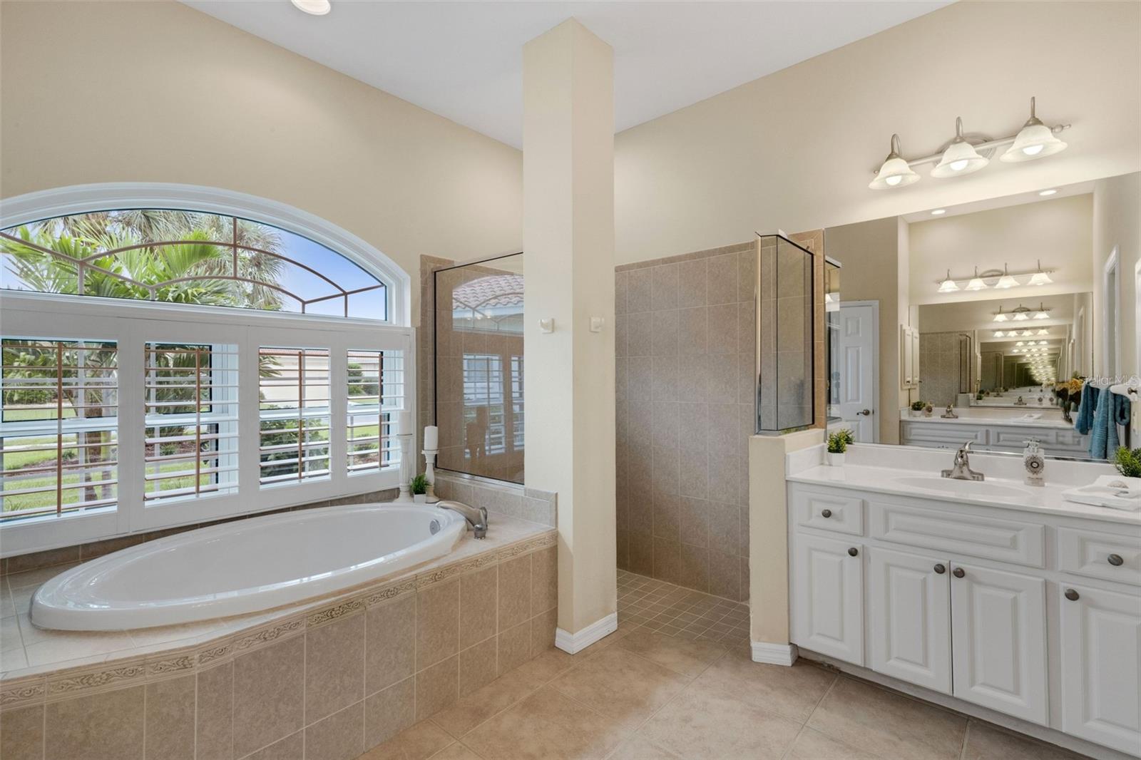 716 SILK OAK DR — photo 35