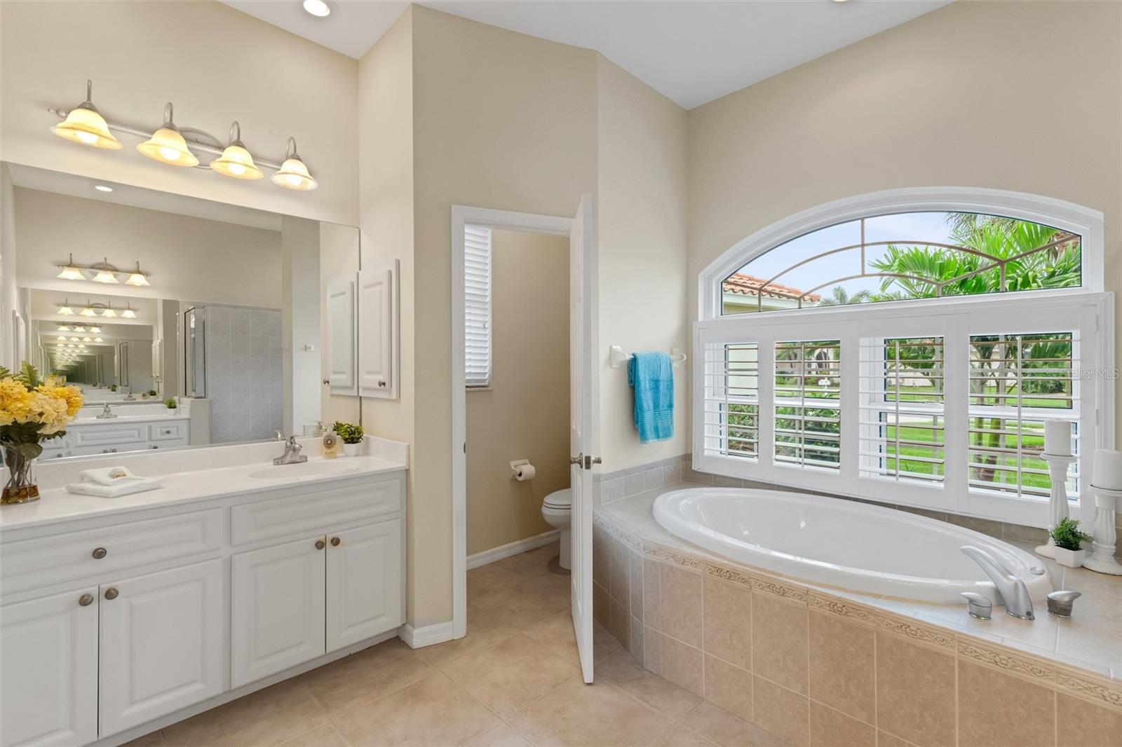 716 SILK OAK DR — photo 34