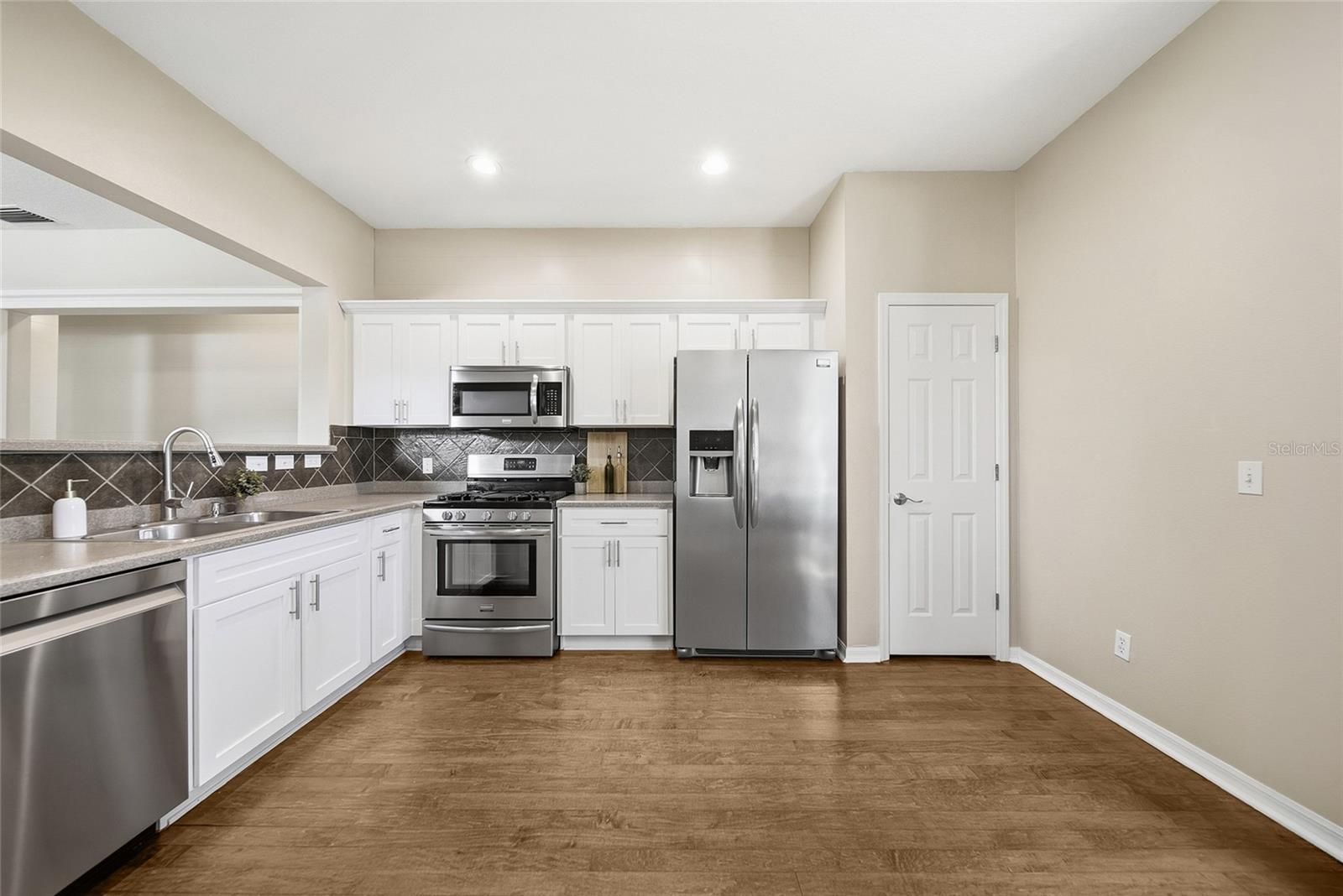 2306 SPRING HOLLOW LOOP — photo 3
