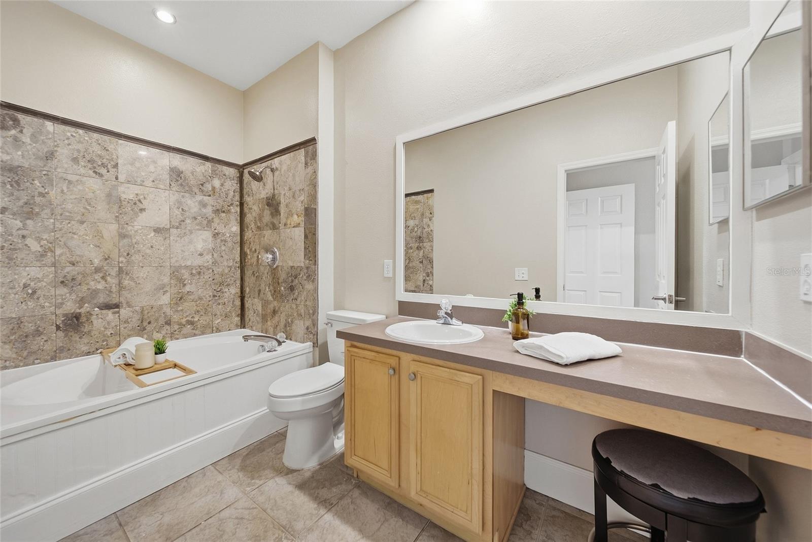2306 SPRING HOLLOW LOOP — photo 13
