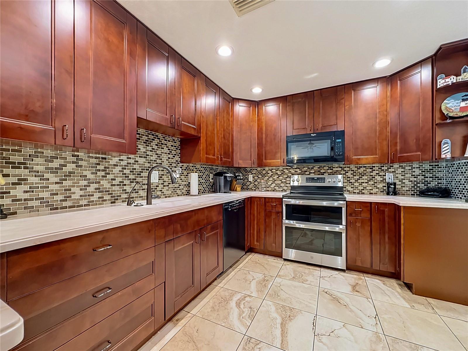 18815 CARR DR — photo 10