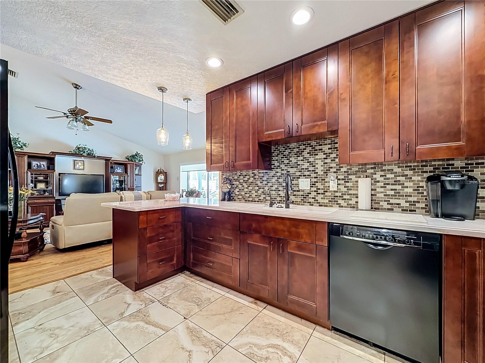18815 CARR DR — photo 14