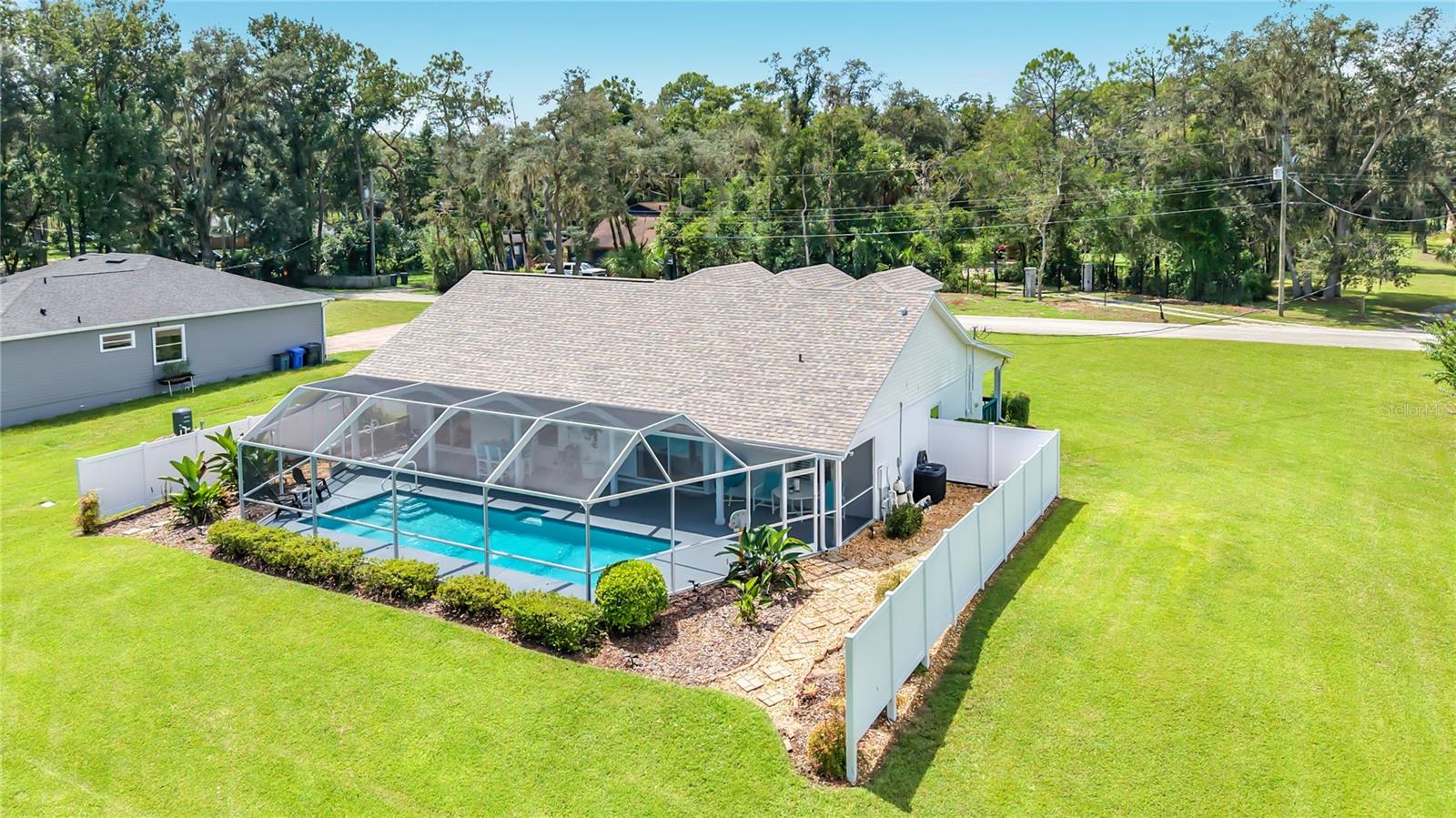 18815 CARR DR — photo 55