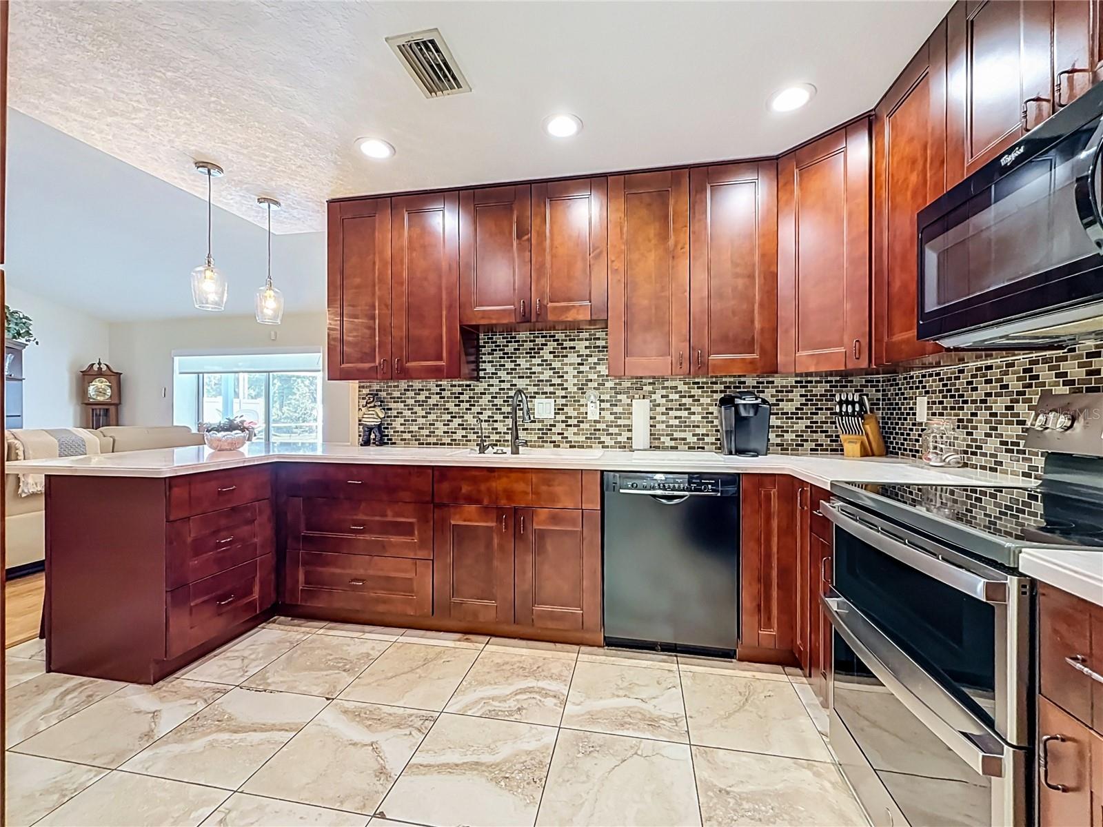 18815 CARR DR — photo 15