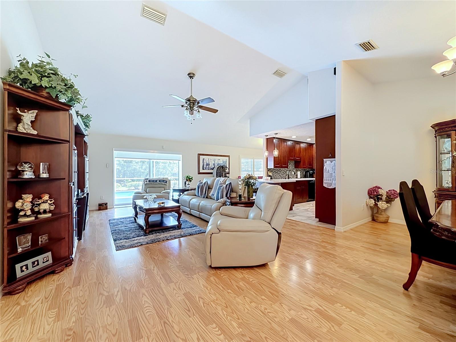 18815 CARR DR — photo 3