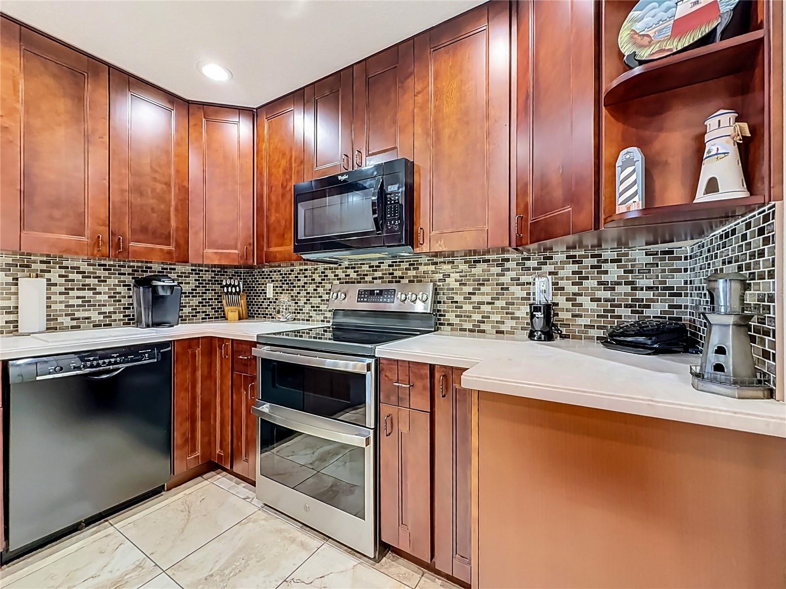 18815 CARR DR — photo 16