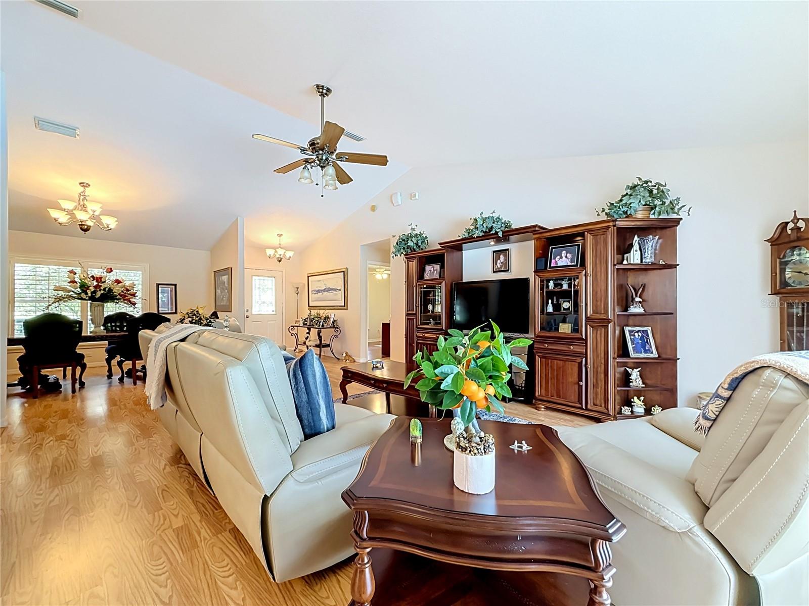18815 CARR DR — photo 7