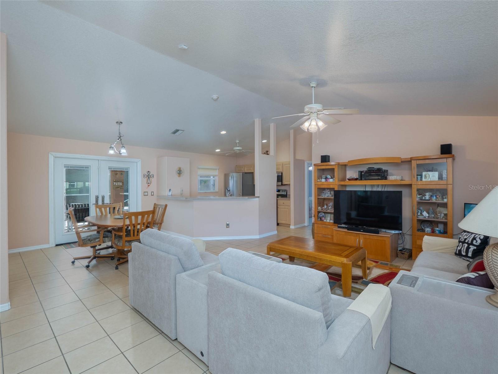 5586 GALAMBOS ST — photo 4