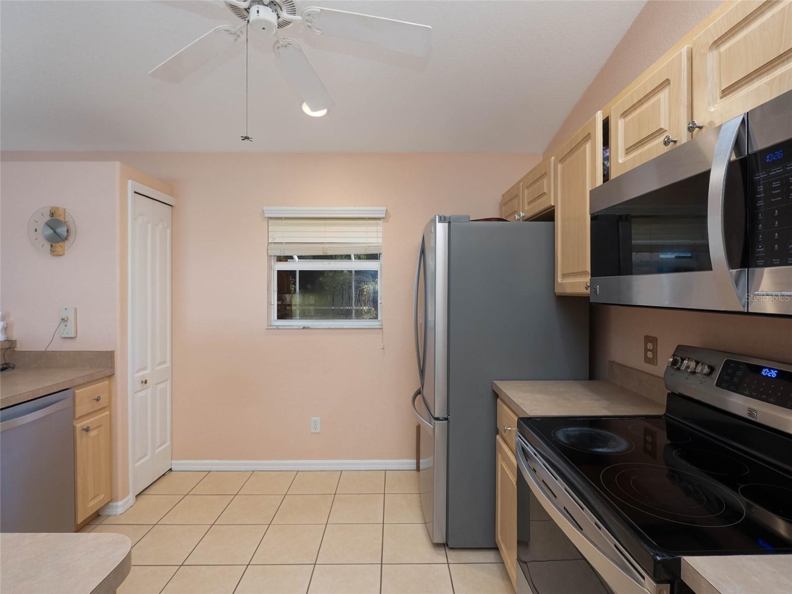 5586 GALAMBOS ST — photo 14