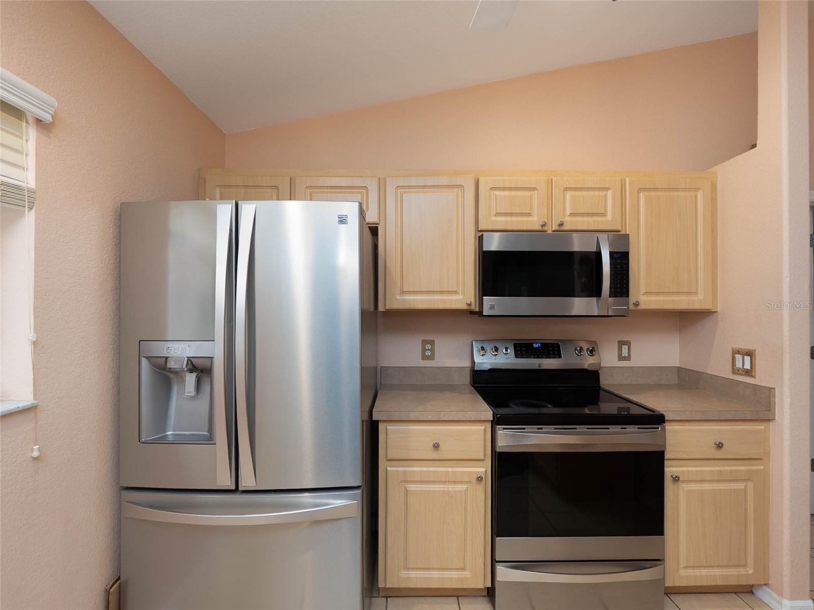 5586 GALAMBOS ST — photo 16