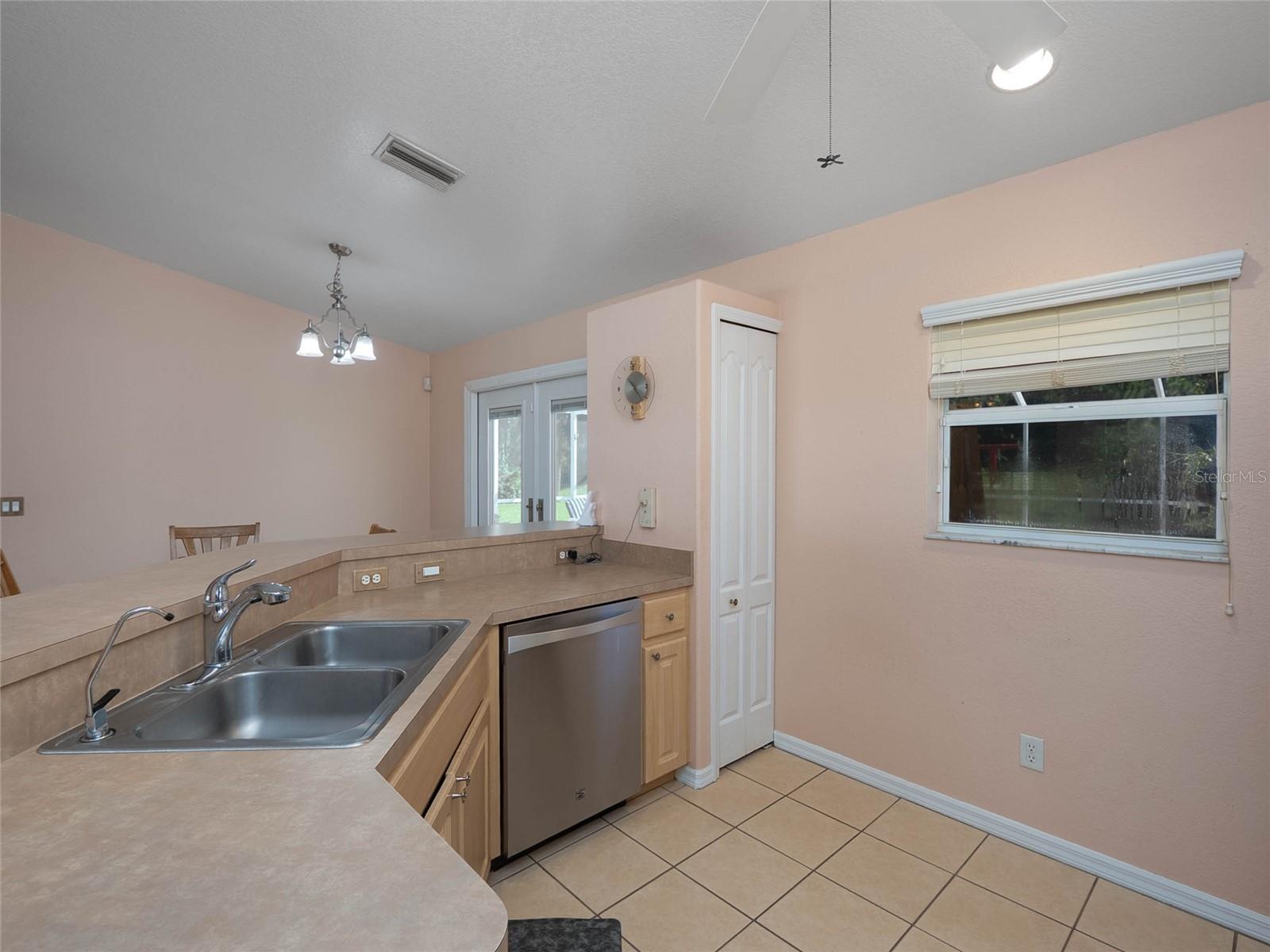 5586 GALAMBOS ST — photo 15