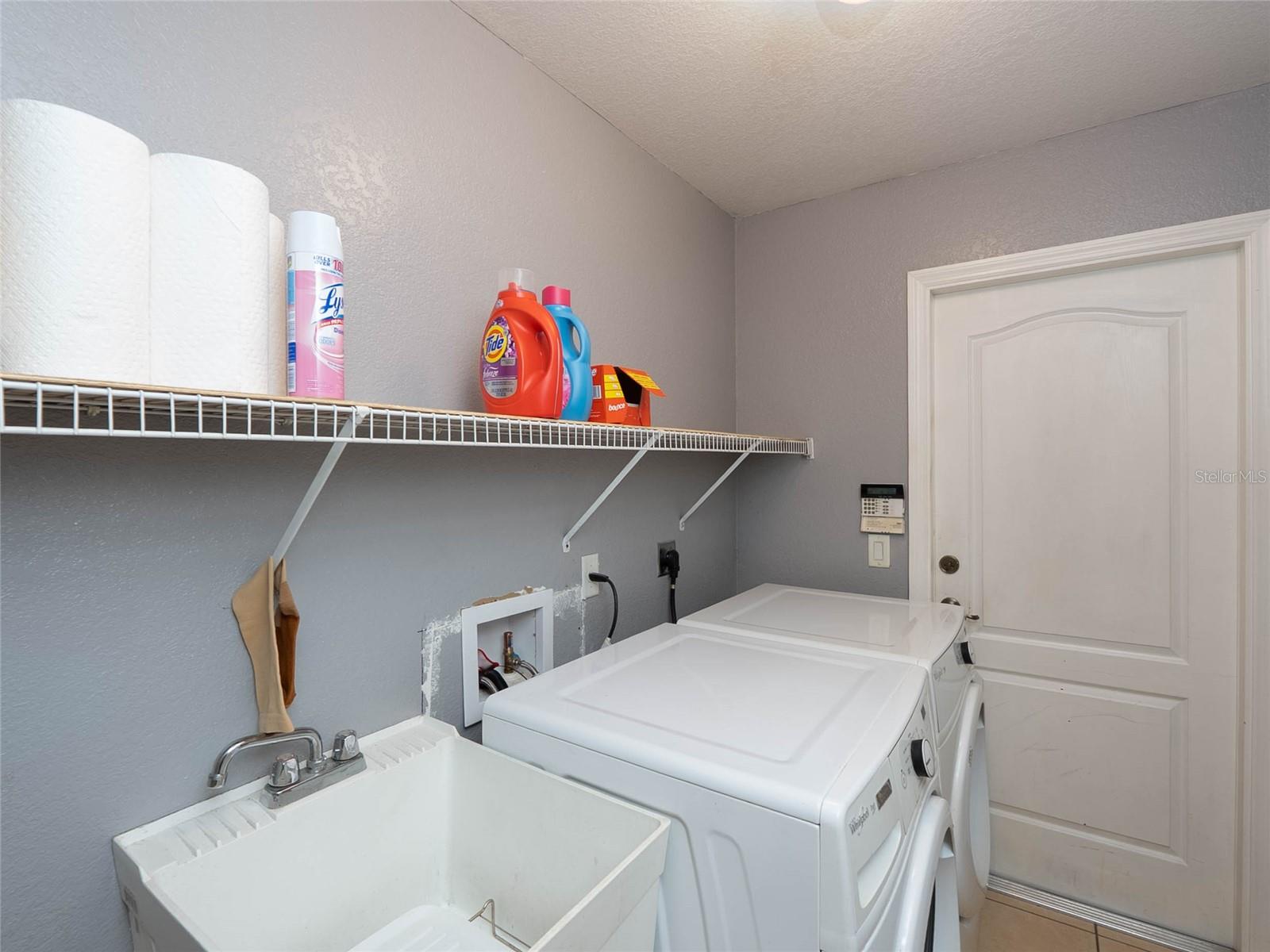 5586 GALAMBOS ST — photo 29