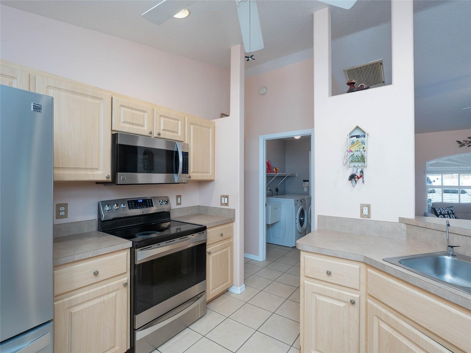 5586 GALAMBOS ST — photo 17