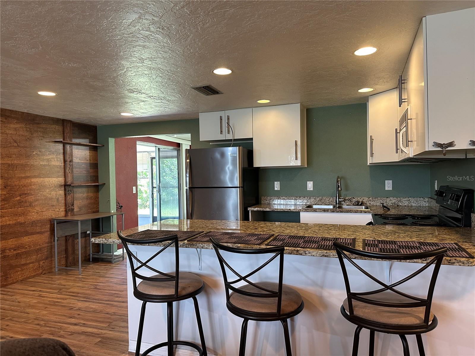 12807 VASSAR CT — photo 4