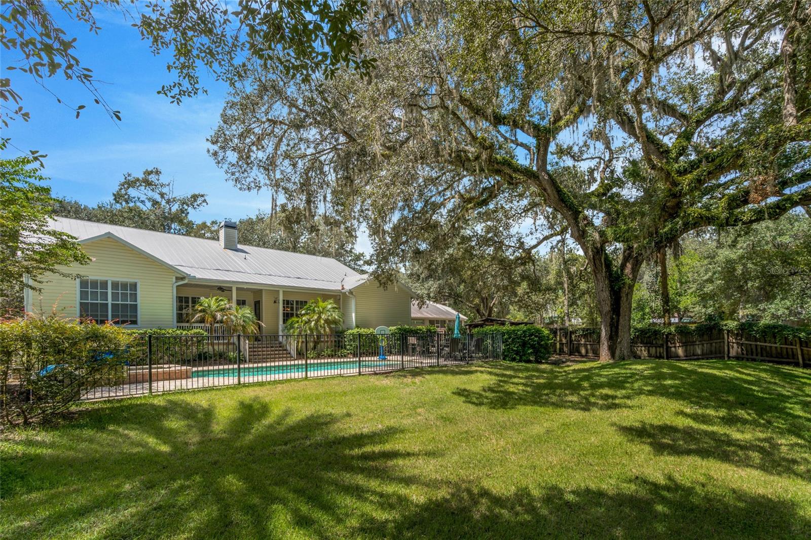 6122 REGINA PL — photo 3