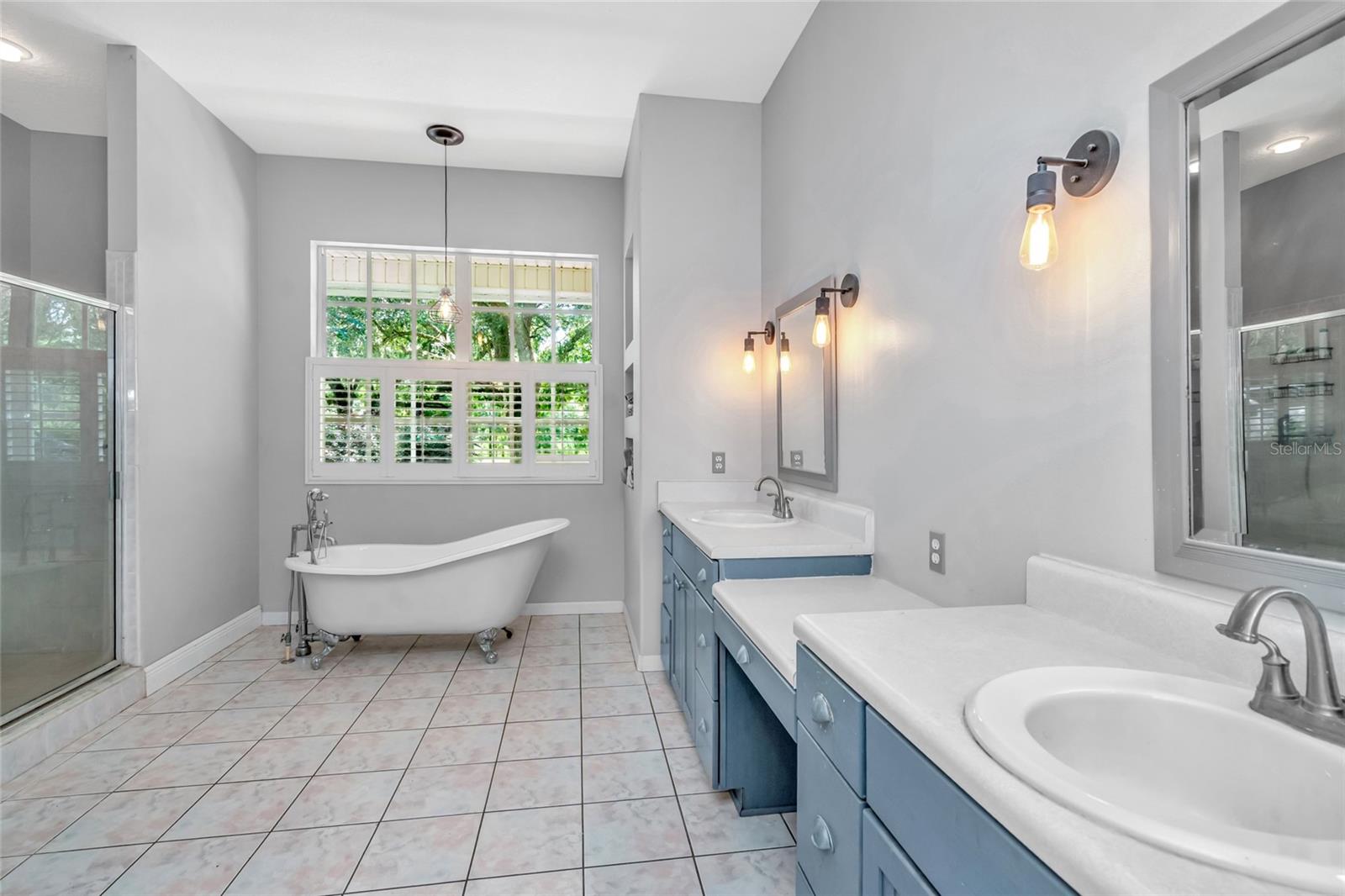 6122 REGINA PL — photo 9