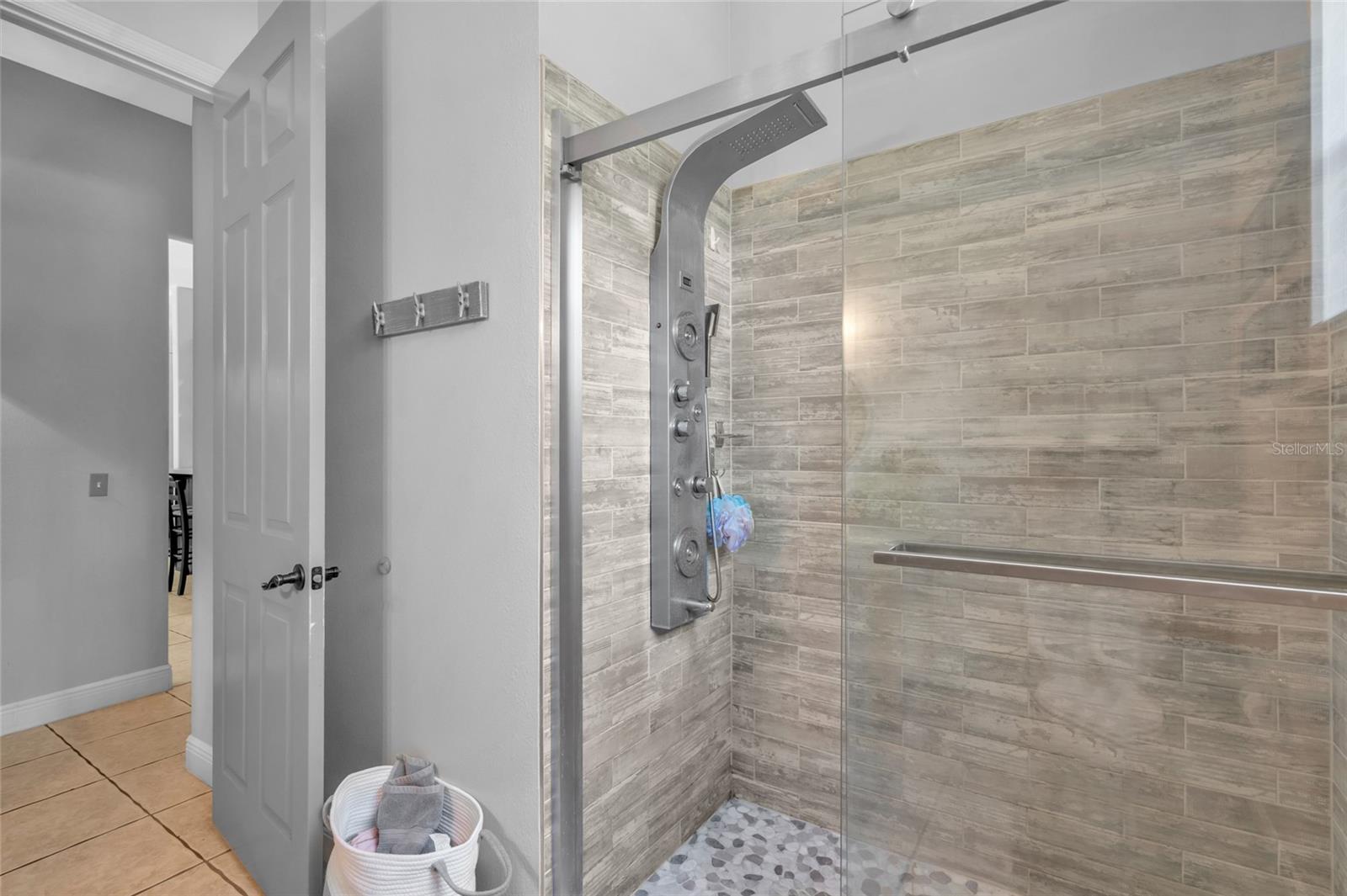6122 REGINA PL — photo 15
