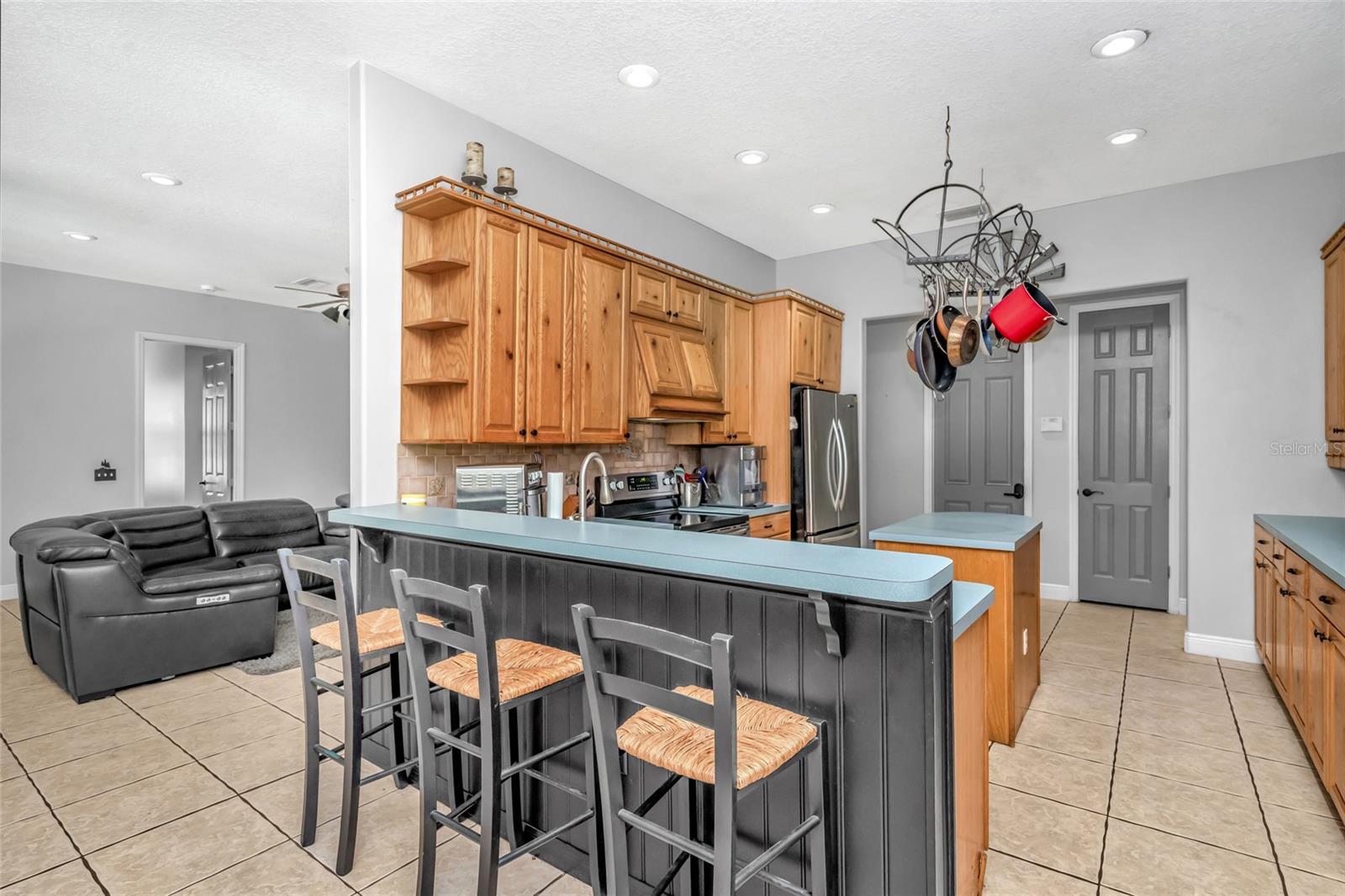6122 REGINA PL — photo 22