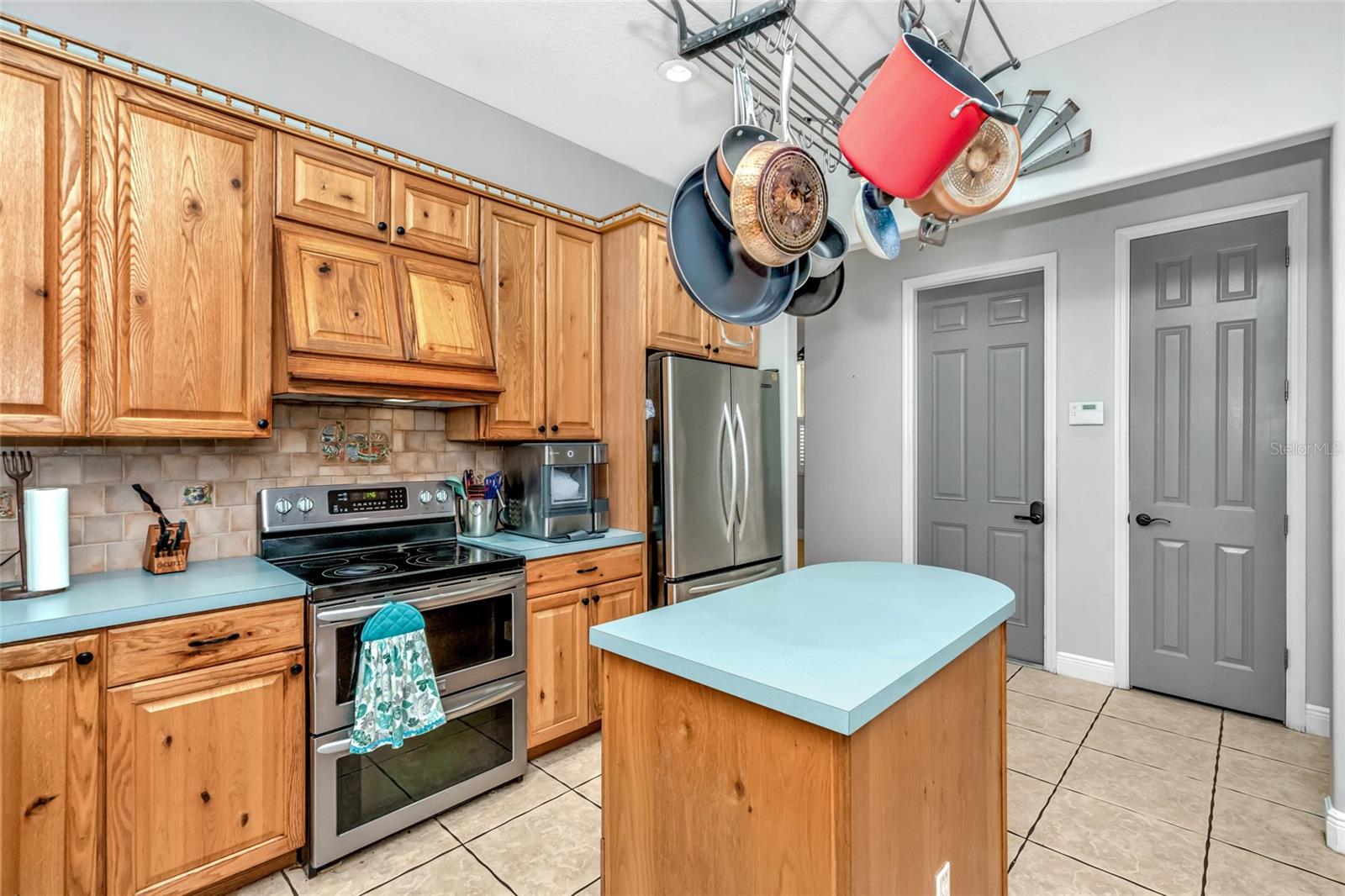 6122 REGINA PL — photo 20