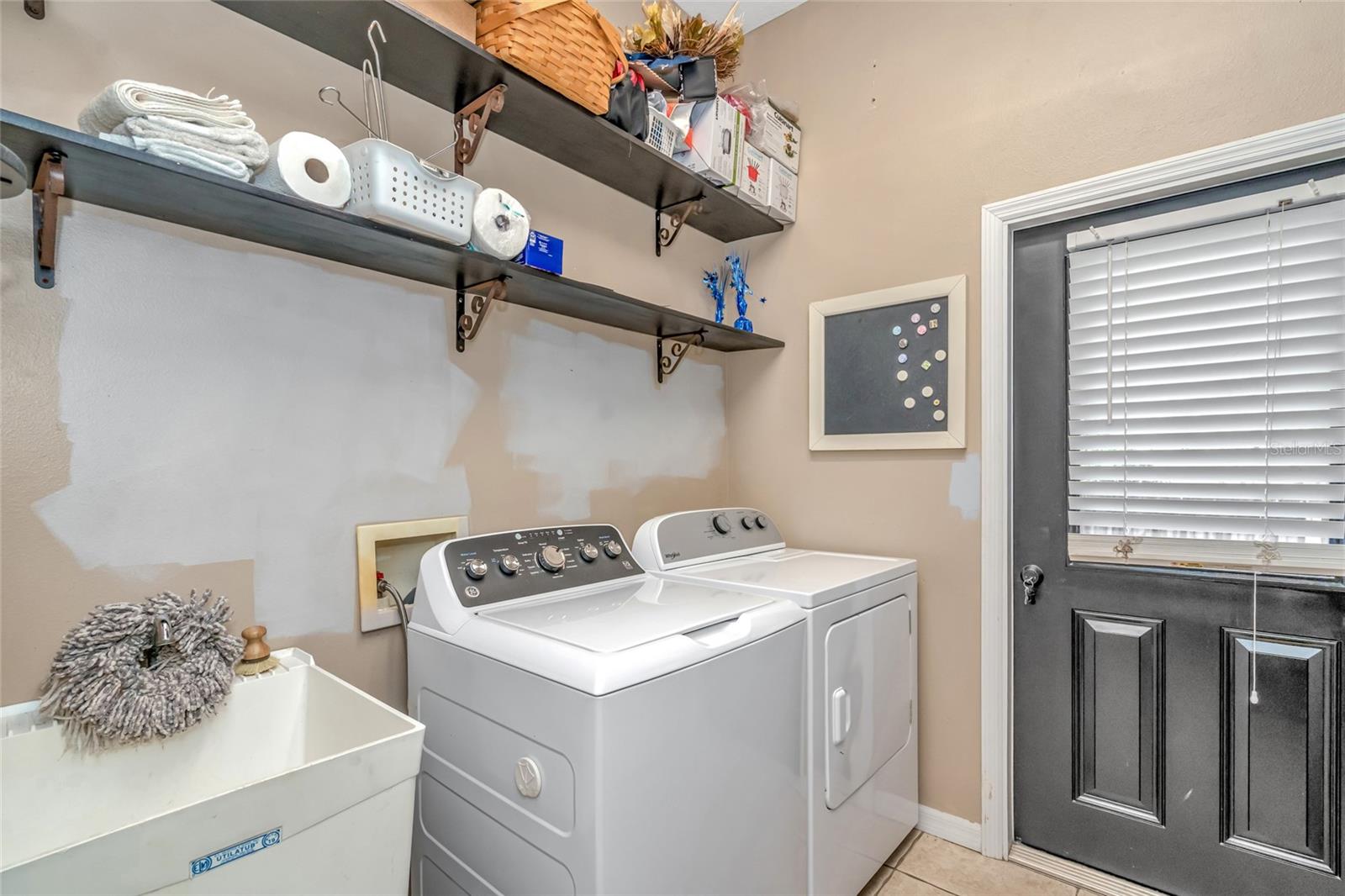 6122 REGINA PL — photo 32
