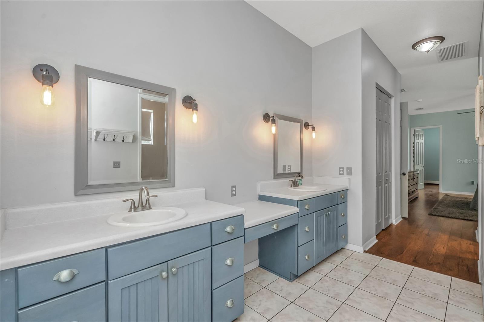 6122 REGINA PL — photo 11