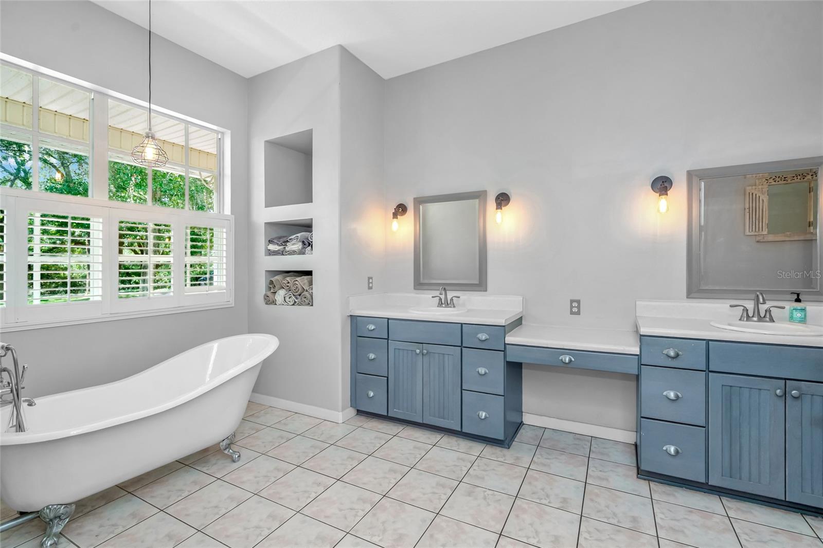 6122 REGINA PL — photo 10