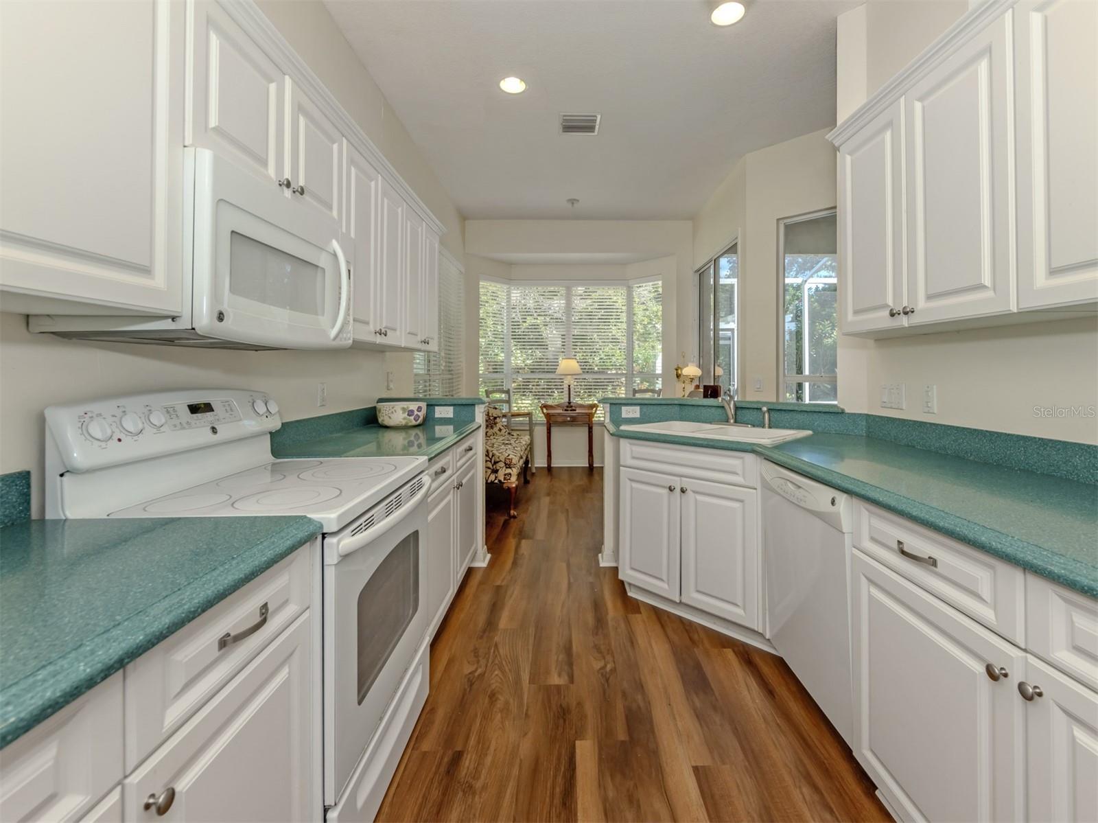 554 FALLBROOK DR — photo 11