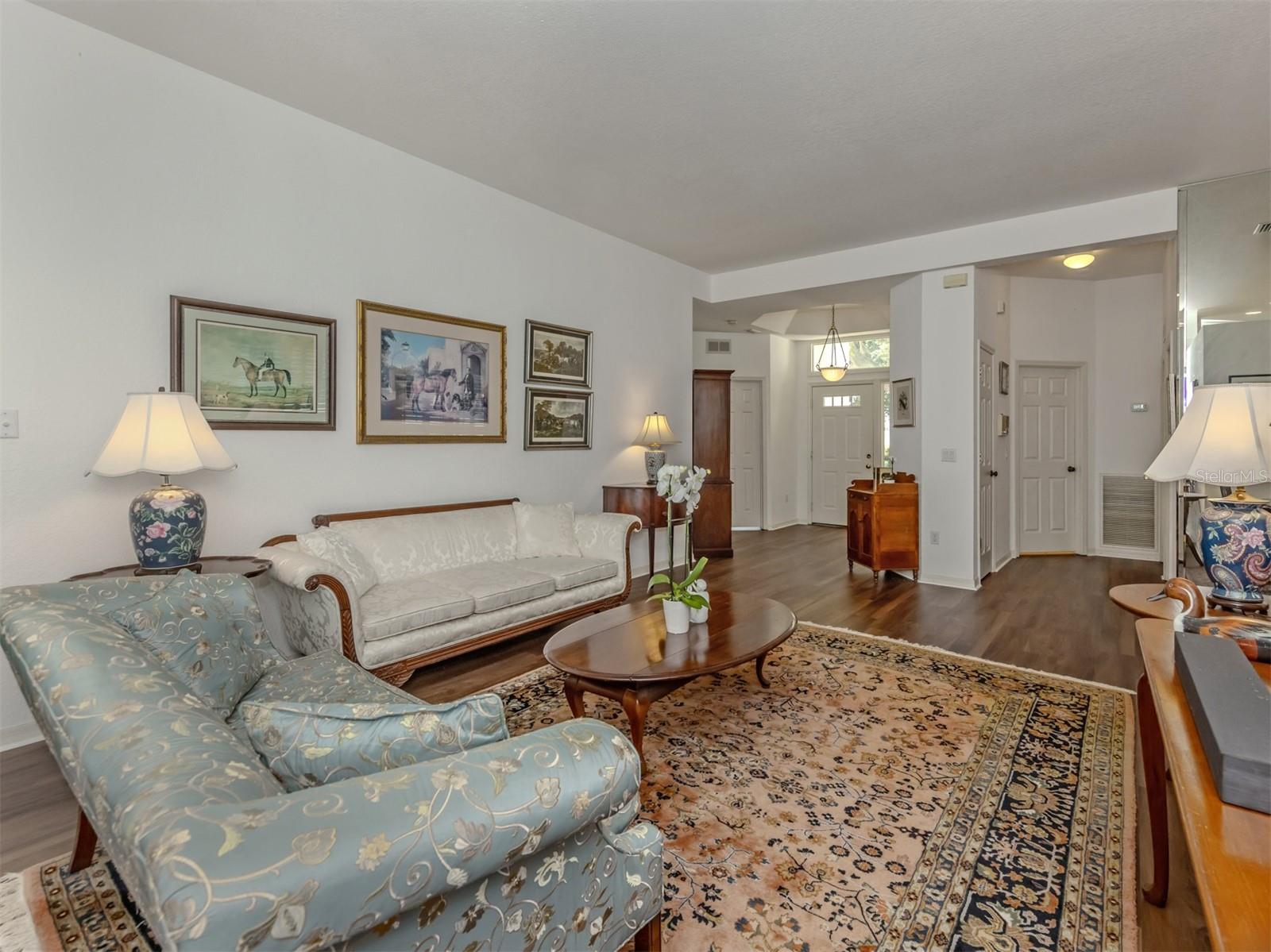 554 FALLBROOK DR — photo 8