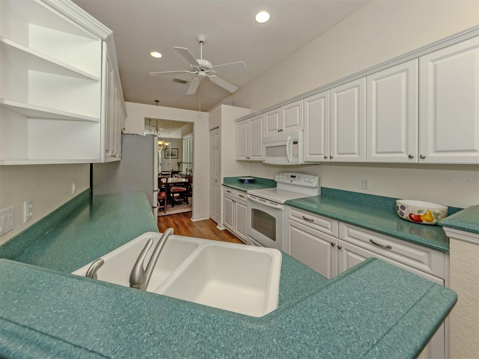 554 FALLBROOK DR — photo 14
