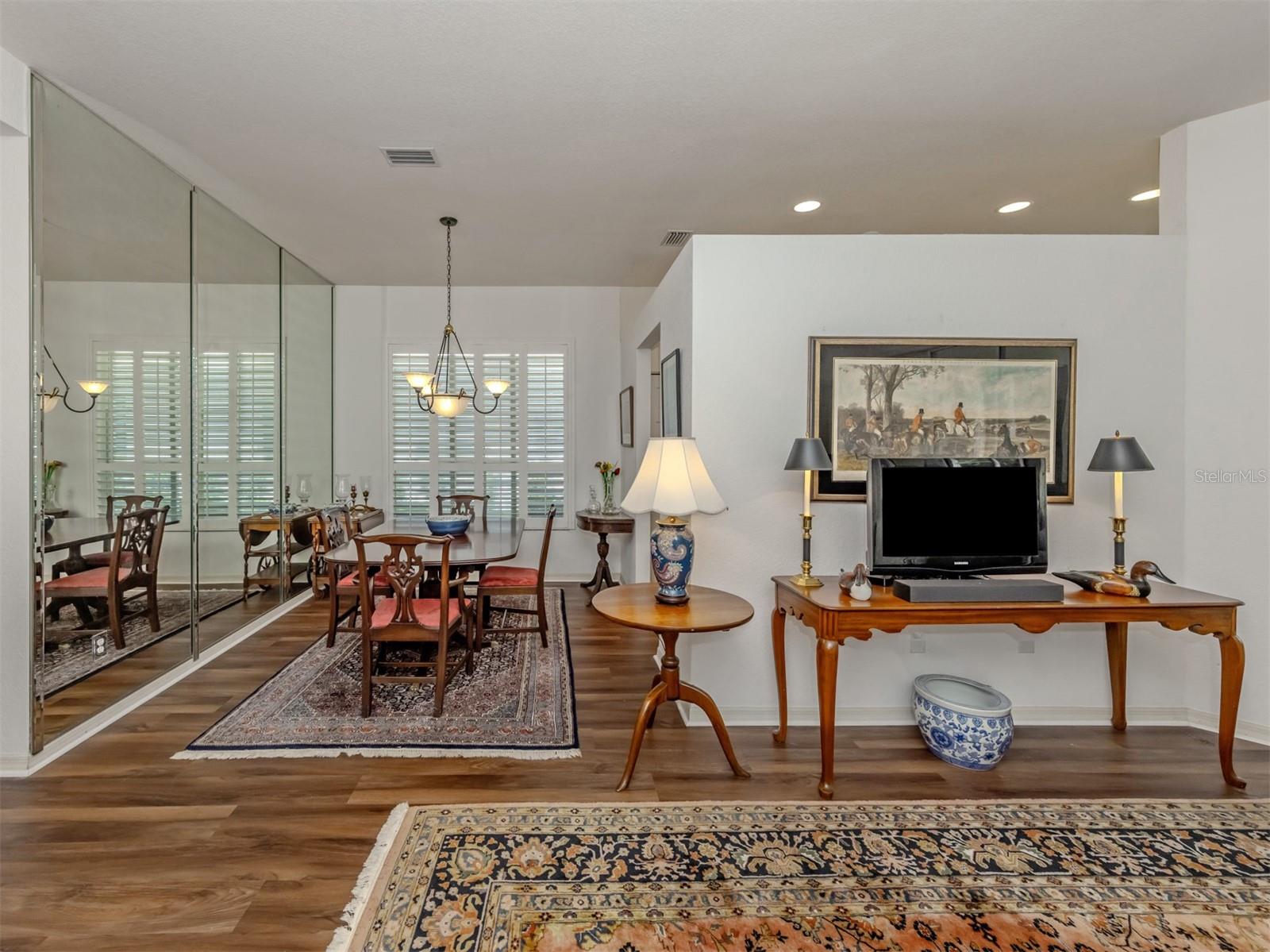 554 FALLBROOK DR — photo 29