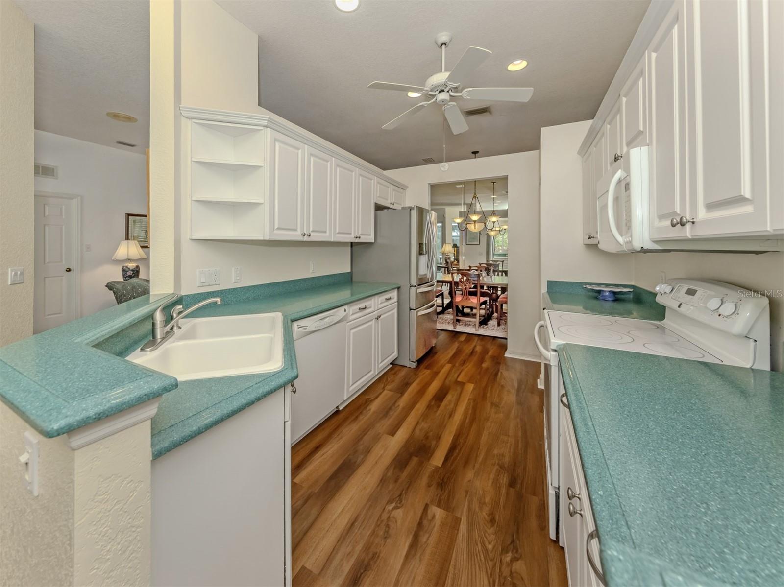 554 FALLBROOK DR — photo 13