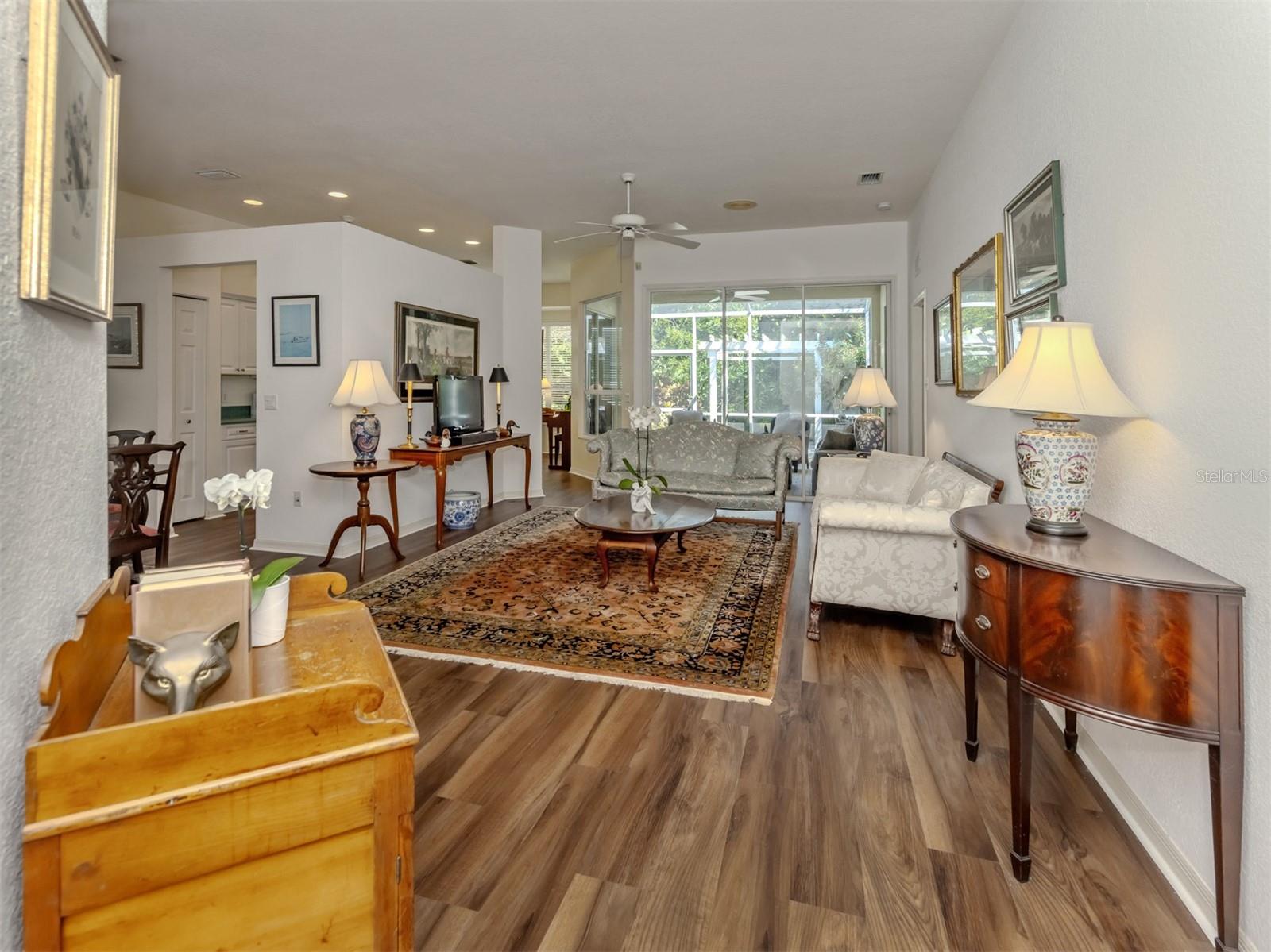 554 FALLBROOK DR — photo 3