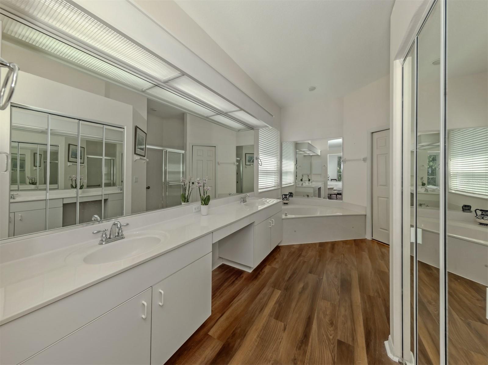 554 FALLBROOK DR — photo 17